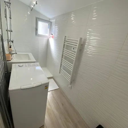 Et Centre à Pied, La Maison De La Pinède Et La Pinasse Sont Climatisées Avec Ménage, Draps Et Serviettes Inclus Hébergement de vacances