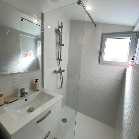 Ferienhaus Et Centre A Pied, La Maison De La Pinede Est Climatisee Avec Menage, Draps Et Serviettes Inclus