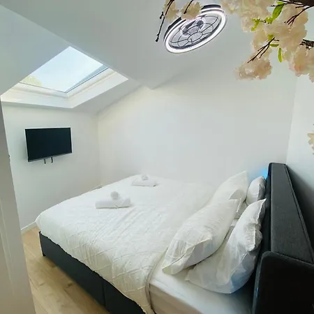 Et Centre à Pied, La Maison De La Pinède Et La Pinasse Sont Climatisées Avec Ménage, Draps Et Serviettes Inclus Hébergement de vacances