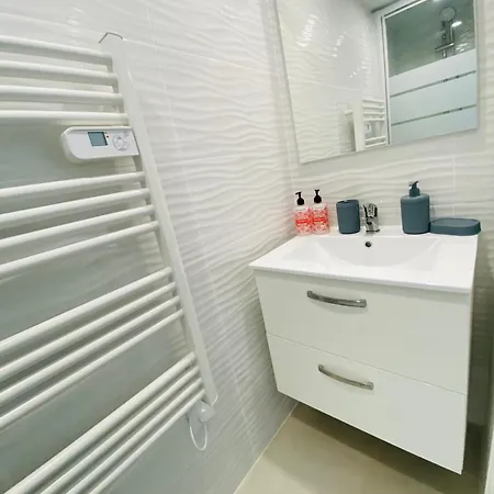 Hébergement de vacances Et Centre à Pied, La Maison De La Pinède Et La Pinasse Sont Climatisées Avec Ménage, Draps Et Serviettes Inclus Arcachon